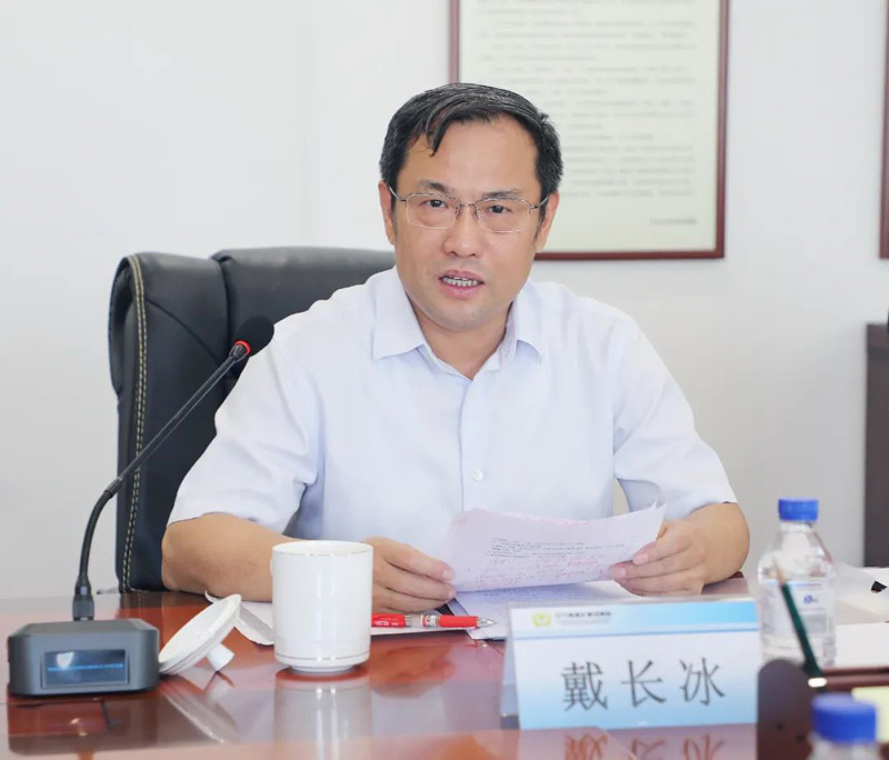 戴長(zhǎng)冰出席“中國(guó)夢(mèng)·勞動(dòng)美——喜迎二十大解放思想再出發(fā)”讀書(shū)征文活動(dòng)頒獎(jiǎng)儀式同獲獎(jiǎng)代表座談(圖2) 戴長(zhǎng)冰出席“中國(guó)夢(mèng)·勞動(dòng)美——喜迎二十大解放思想再出發(fā)”讀書(shū)征文活動(dòng)頒獎(jiǎng)儀式同獲獎(jiǎng)代表座談(圖2)